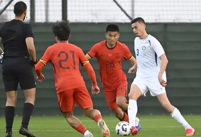 万博man体育官方网址-国足2-2后，一号门将由谁担任？记者：李昊今年二门，评论一边倒