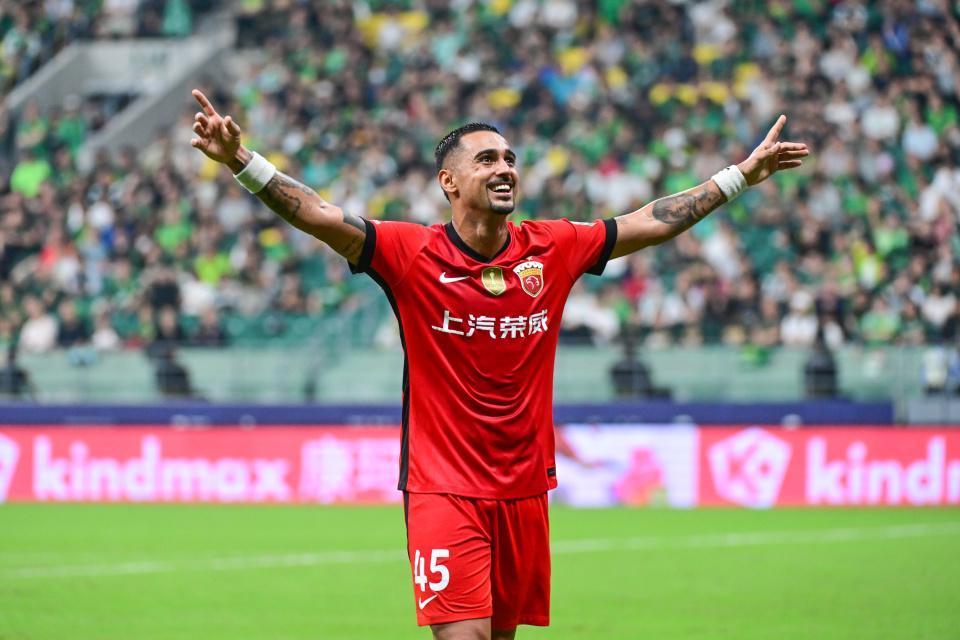 莱昂纳多2026首球！破149天球荒，吐舌头庆祝，蒯纪闻妙传